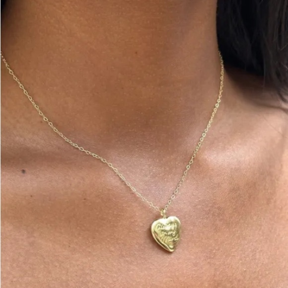 Brandy Melville Jewelry - Always on my mind chunky brandy Melville Chic Gold Heart Necklace cute like new